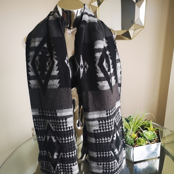 🧣 3 For 1 Scarves 🧣 - Picture 4 of 8